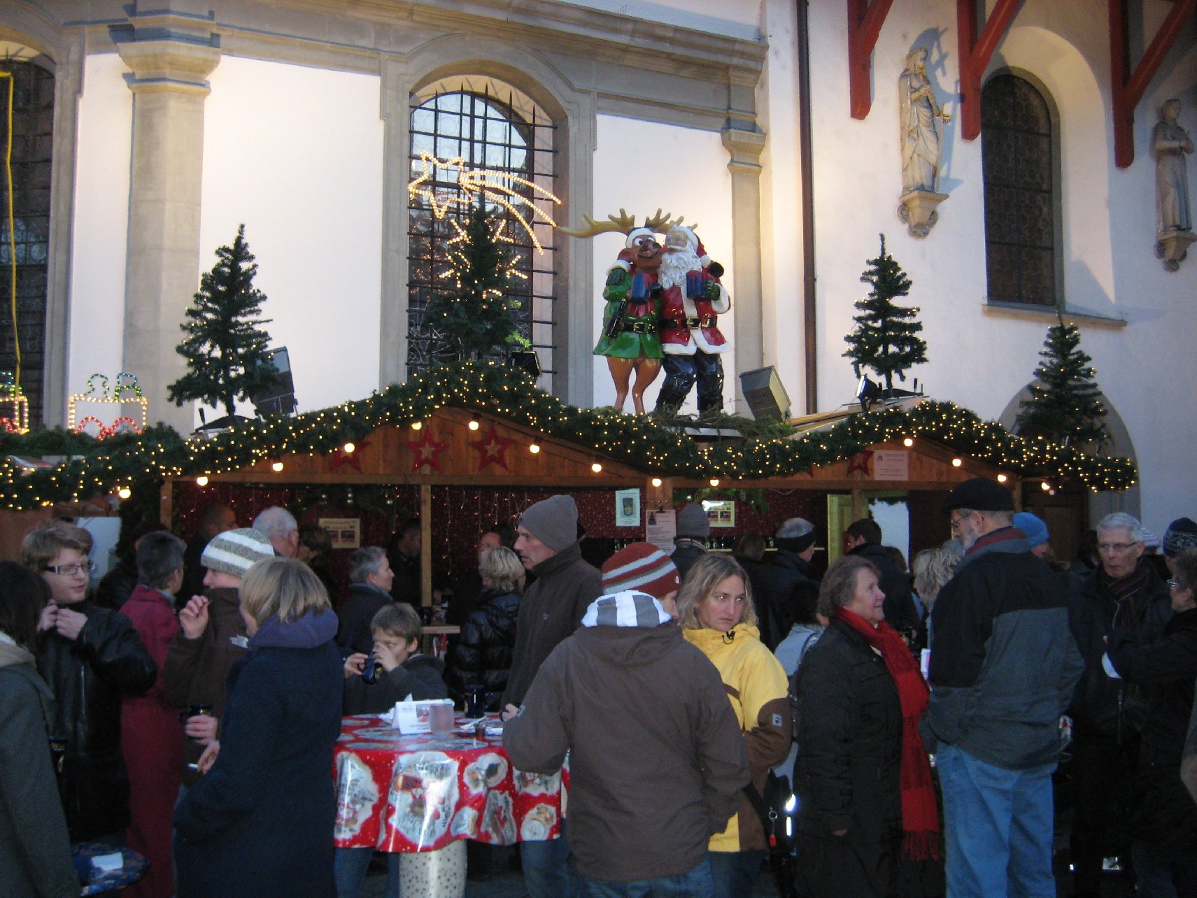 Glühweinstand Weihnachtsmarkt Franziskanerplatz Luzern